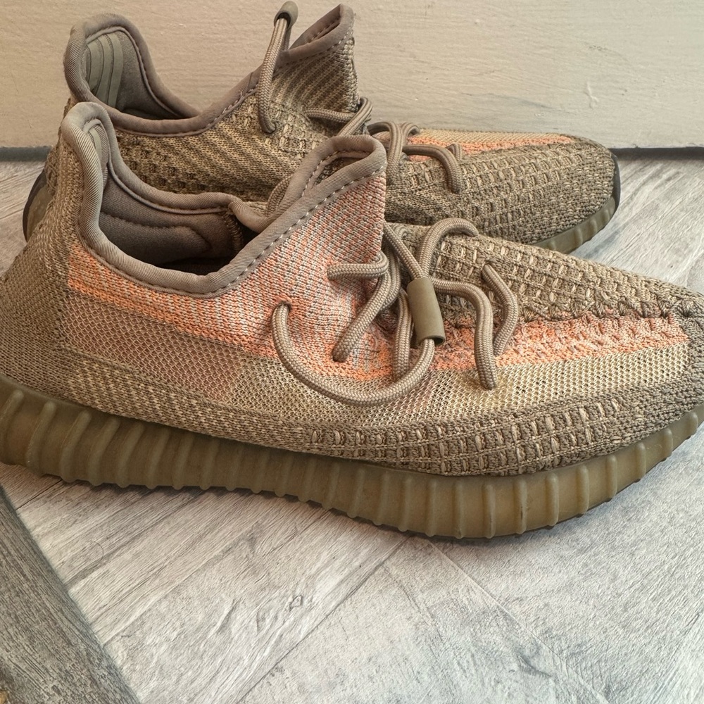 adidas/yeezy Beige/Tan Athletic Shoe Interior